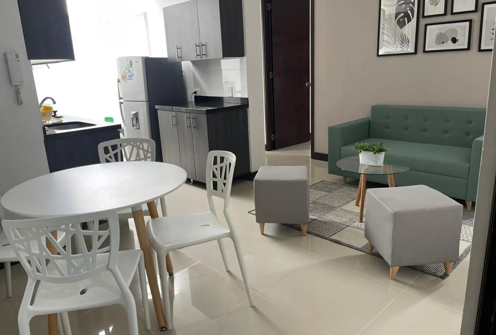 アパート Apartamento Familiar Laureles 203 メデジン