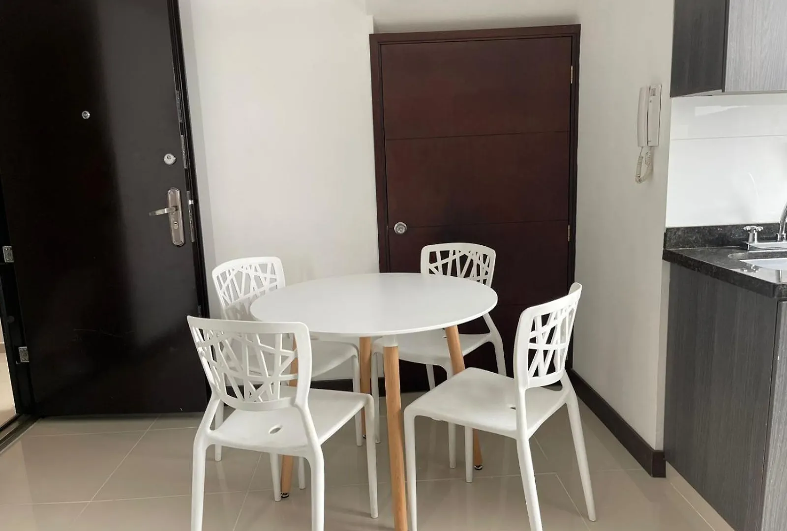 Apartamento Familiar Laureles 203 メデジン アパート