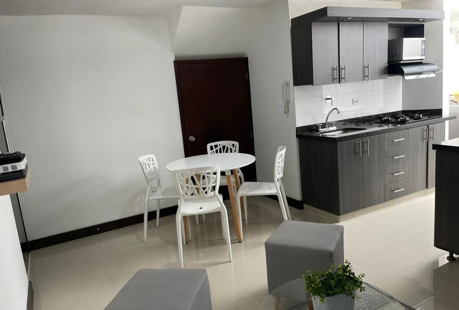 アパート Apartamento Familiar Laureles 203 メデジン